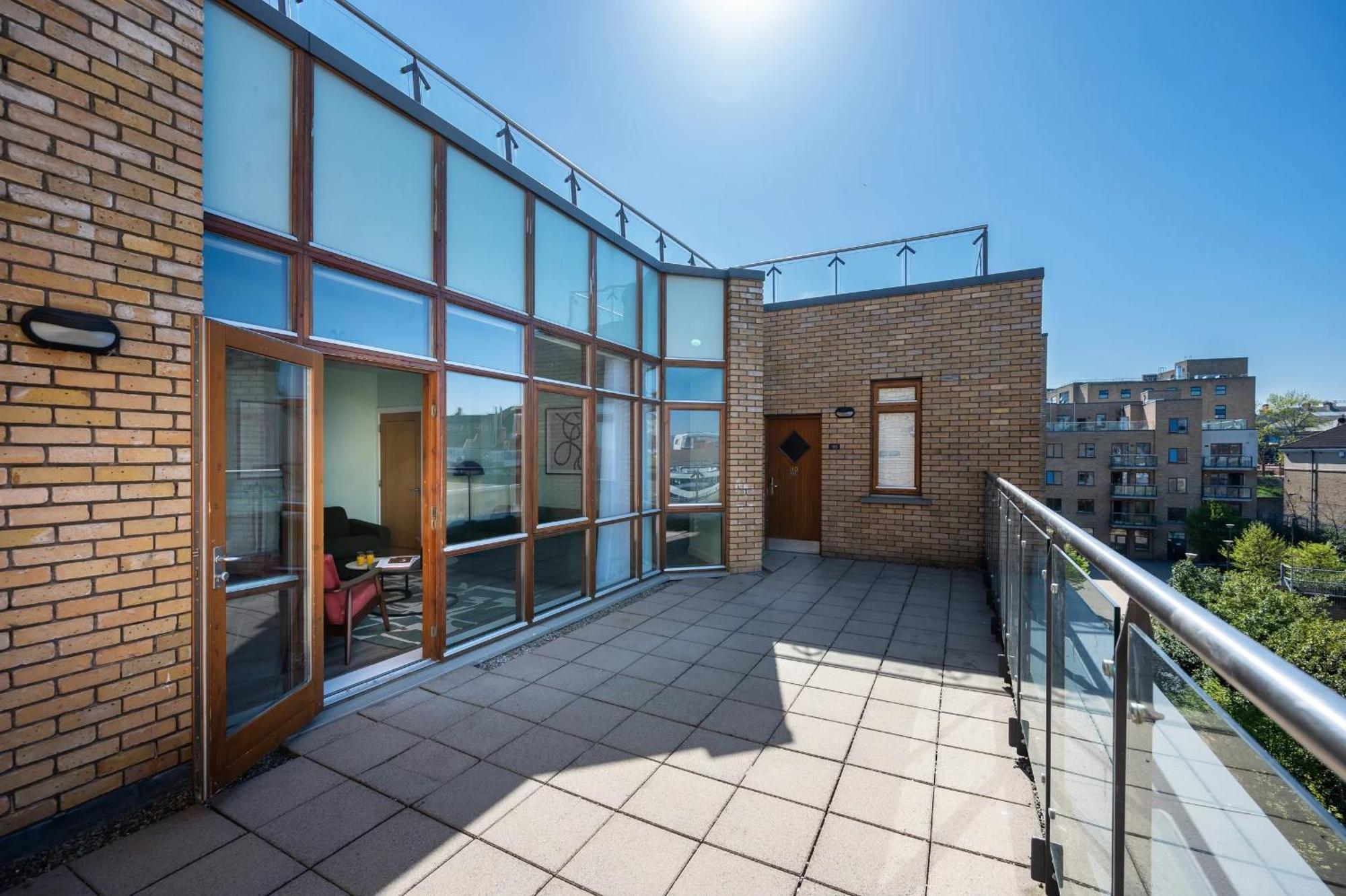Three-Bedroom Apartment Penthouse
