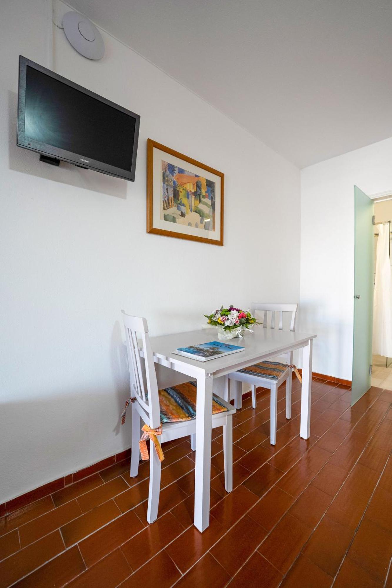 Studio (2 Adults + 1 Child)