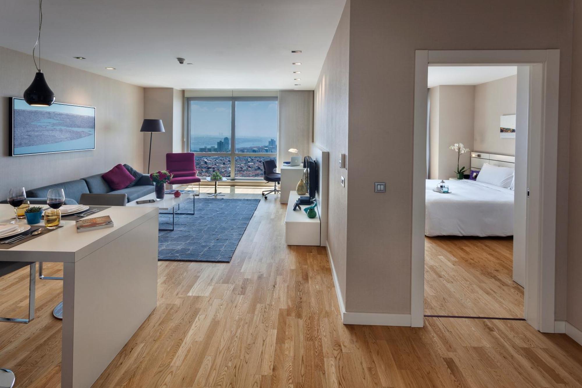 Deluxe One-Bedroom Apartment with Sea View
