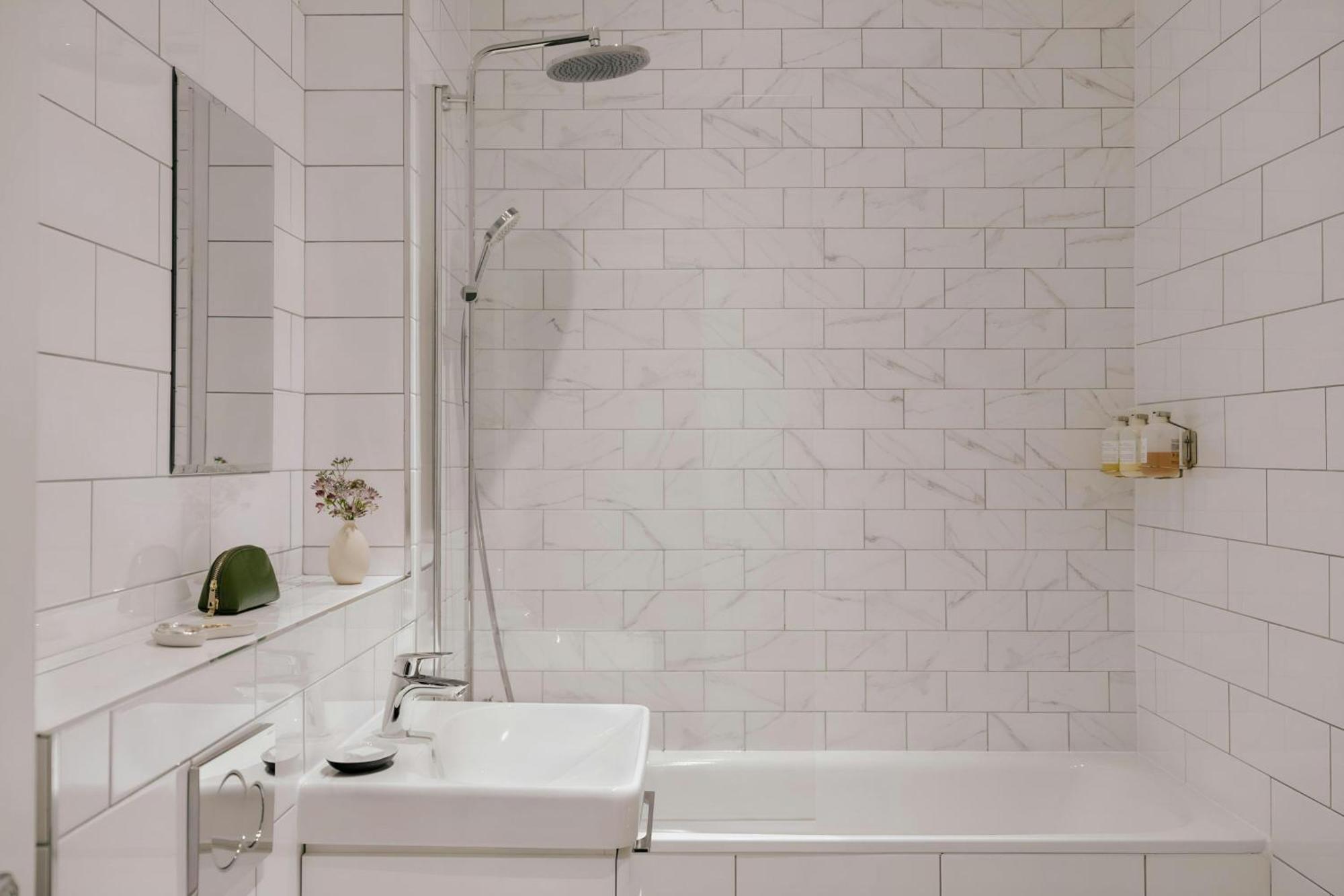 Superior Two Bedroom Suite - Queen Street View