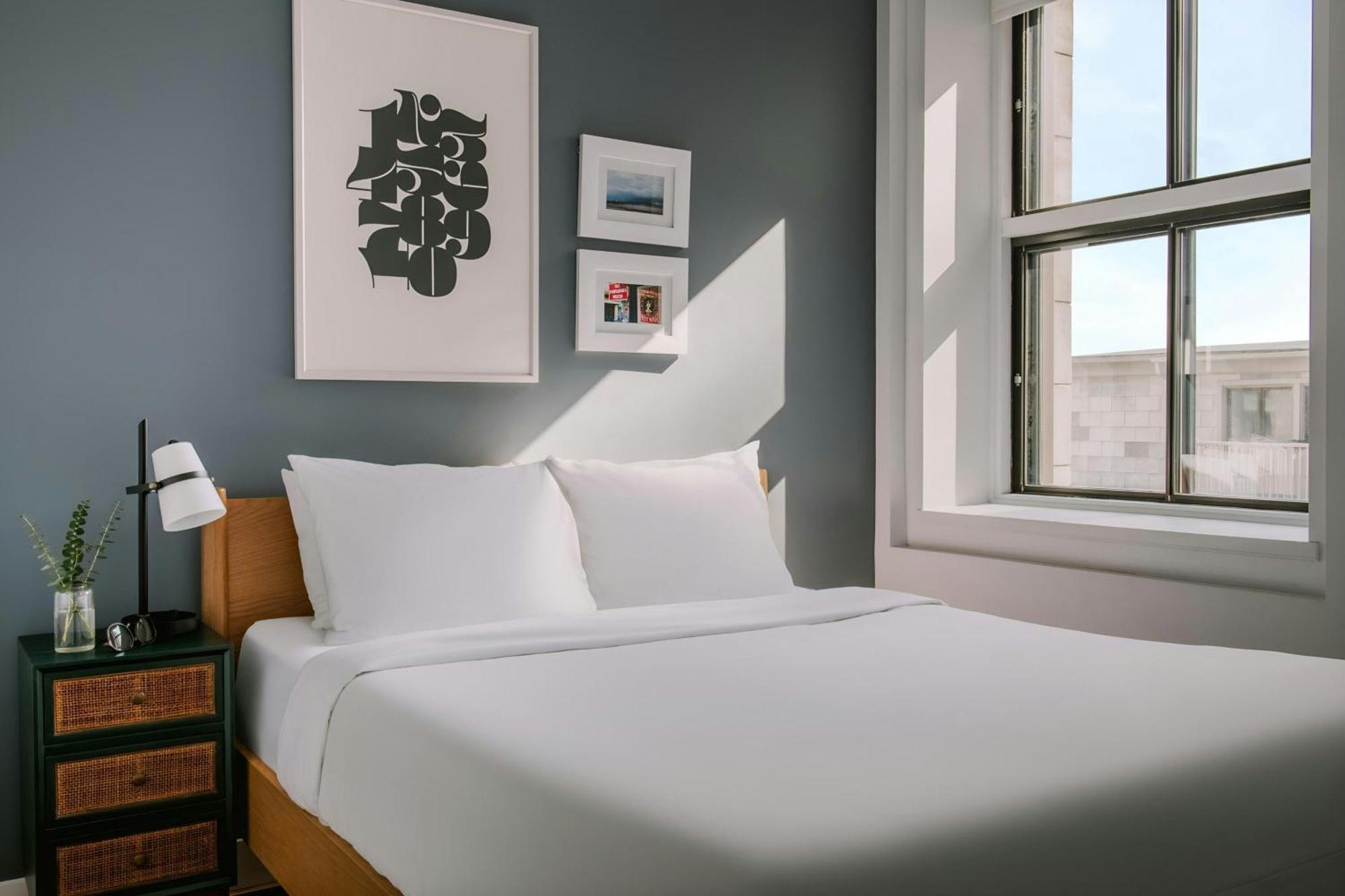 One-Bedroom Superior Apartment with Queen Bed and Sofa Bed