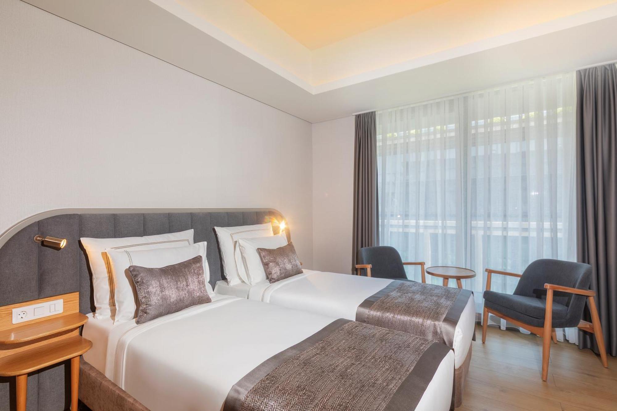Deluxe Double Room Balcony,1679053371:JPEG
