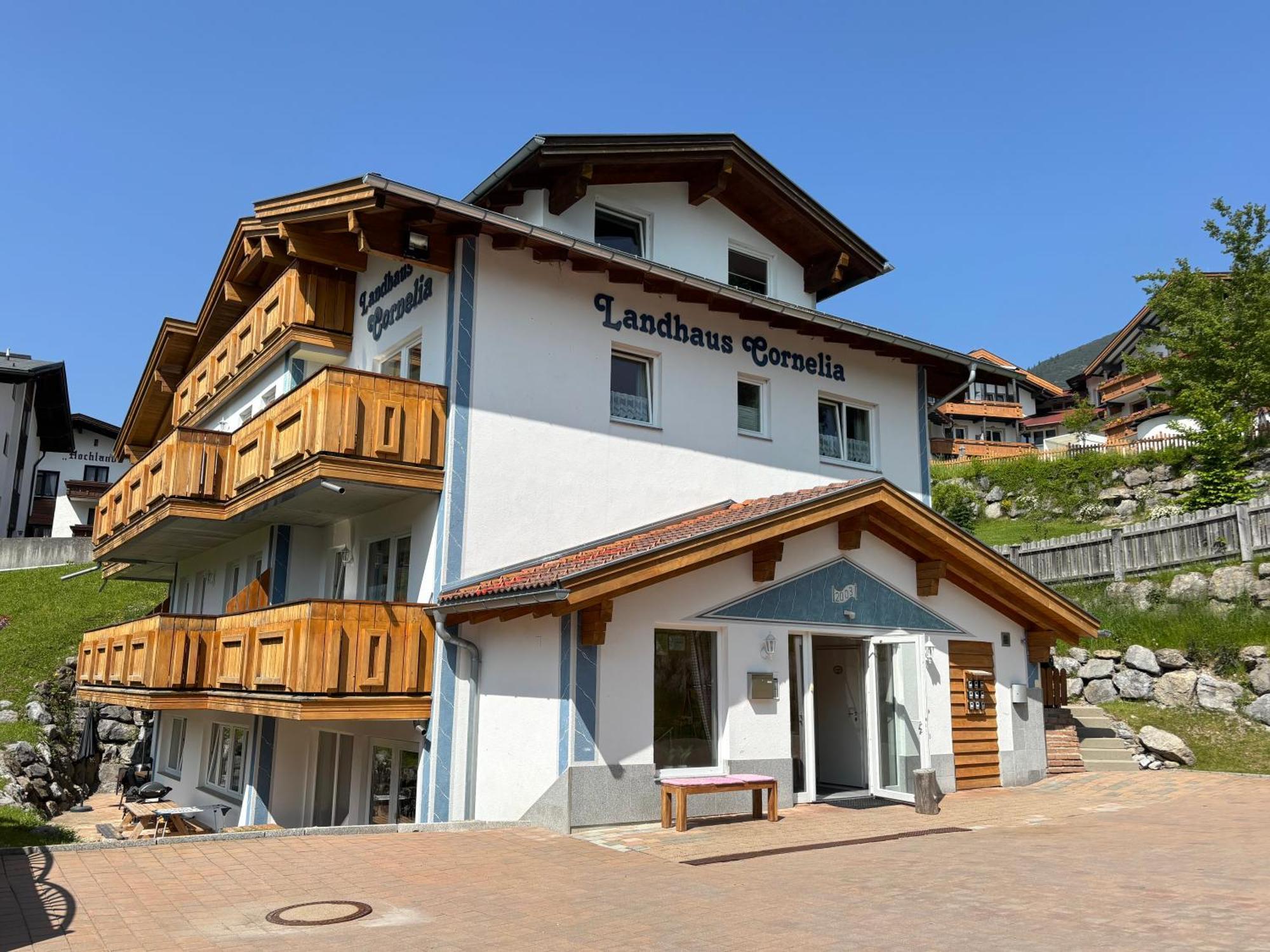 One-Bedroom Apartment Balcony Mountain View