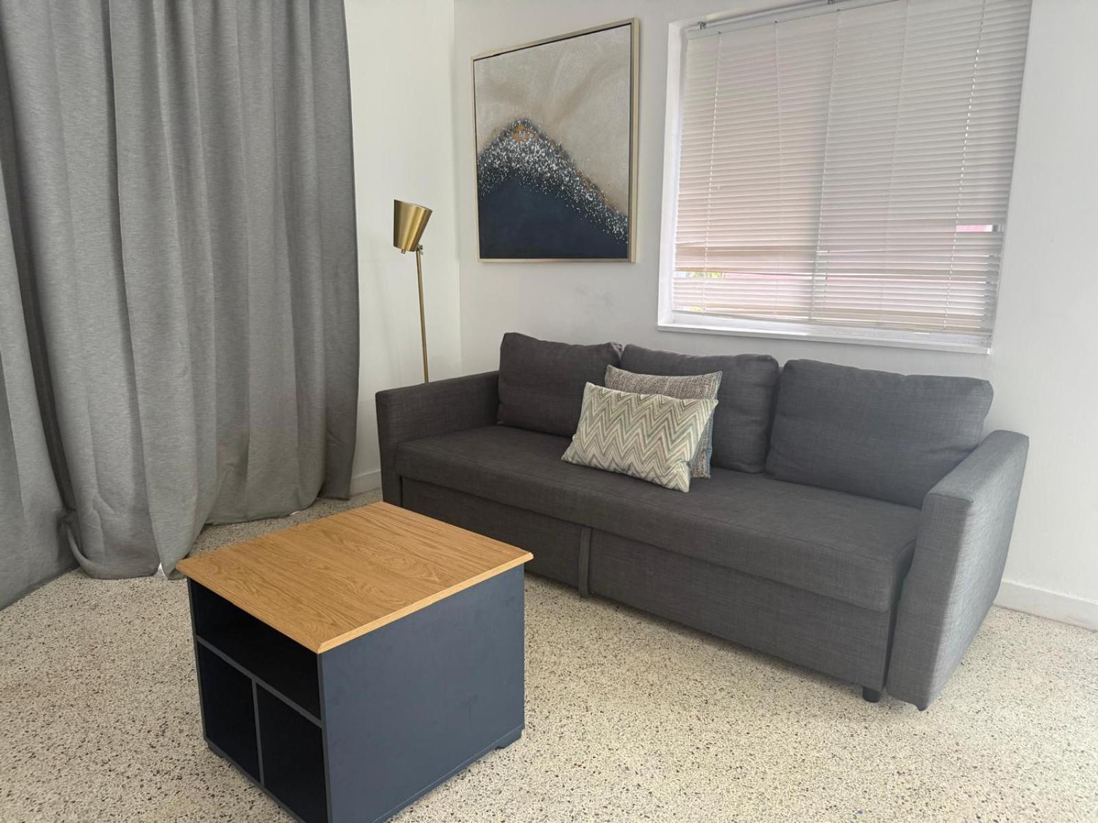 One-Bedroom Apartment