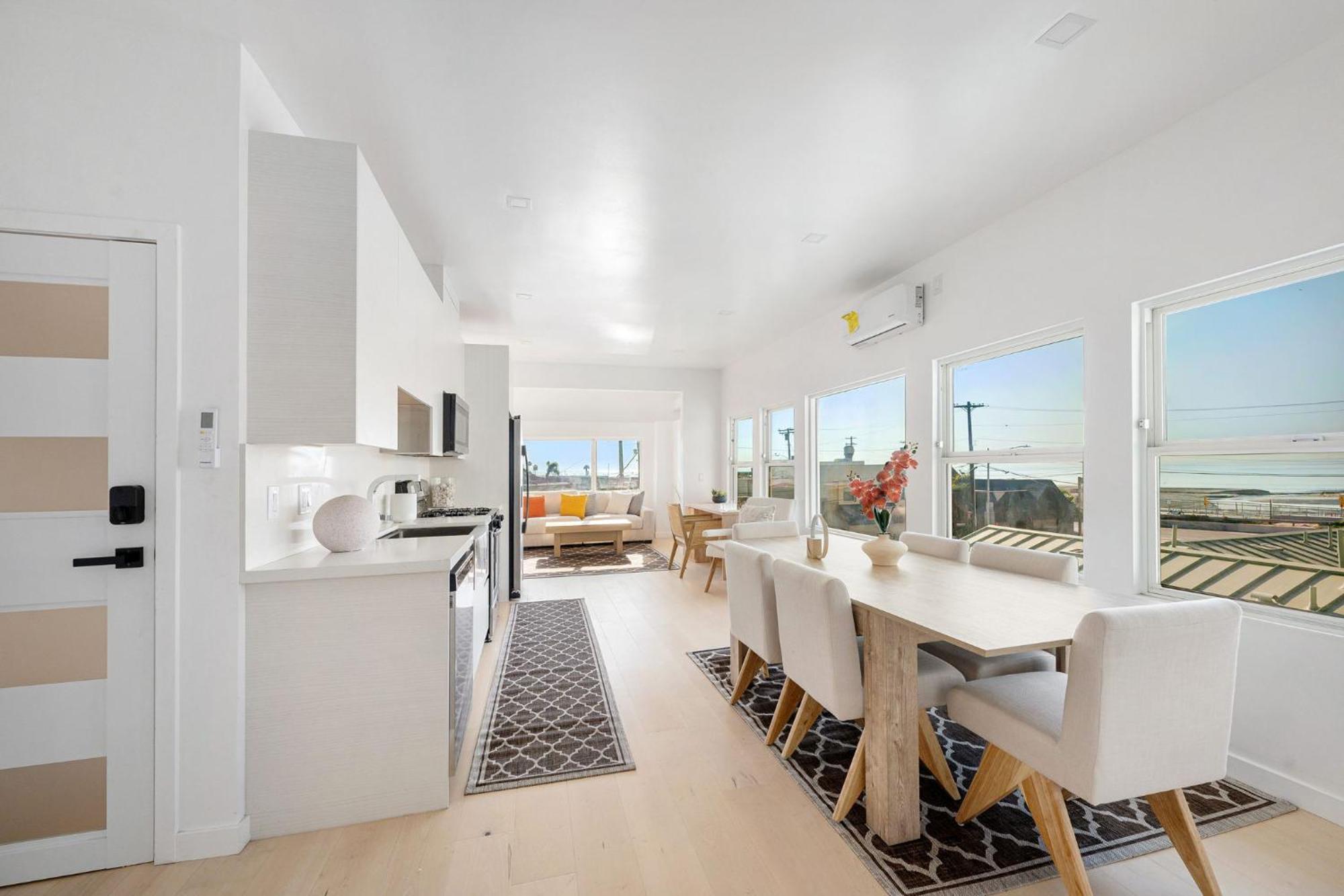 Apartment with Sea View,1704789463:JPEG