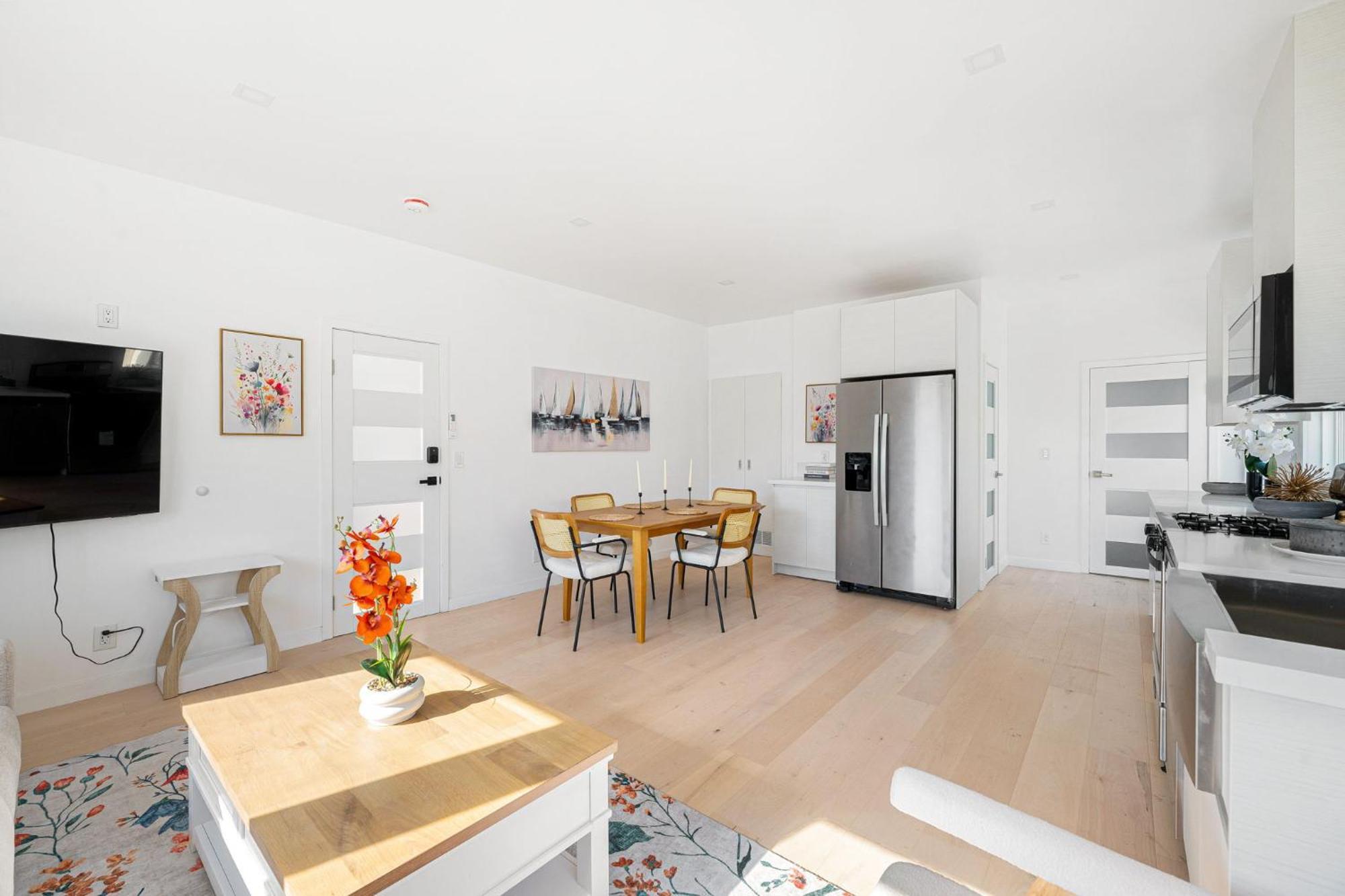 Deluxe One-Bedroom Apartment,1704789484:JPEG