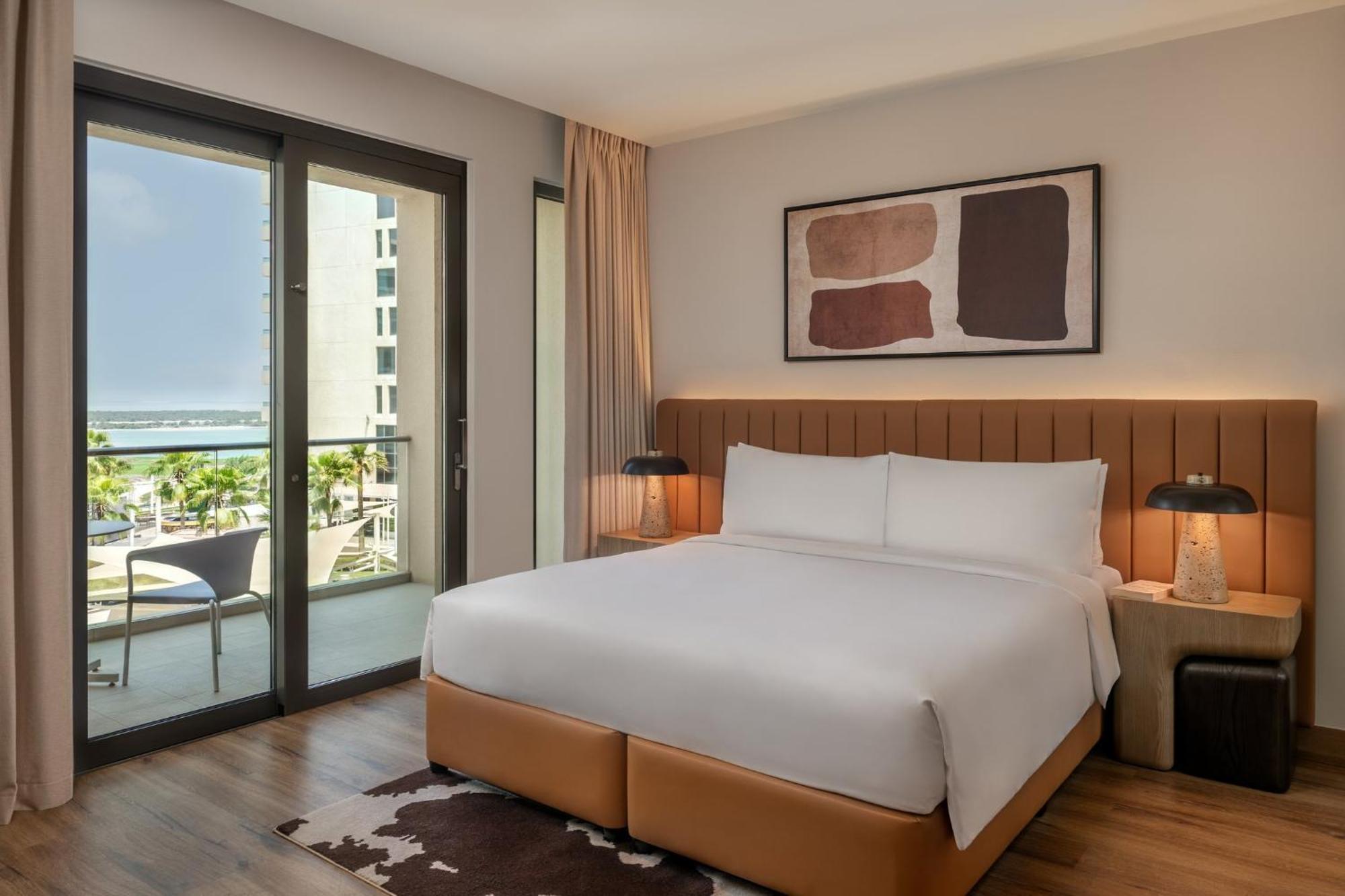 One-Bedroom Suite with Pool View - Theme Park Access