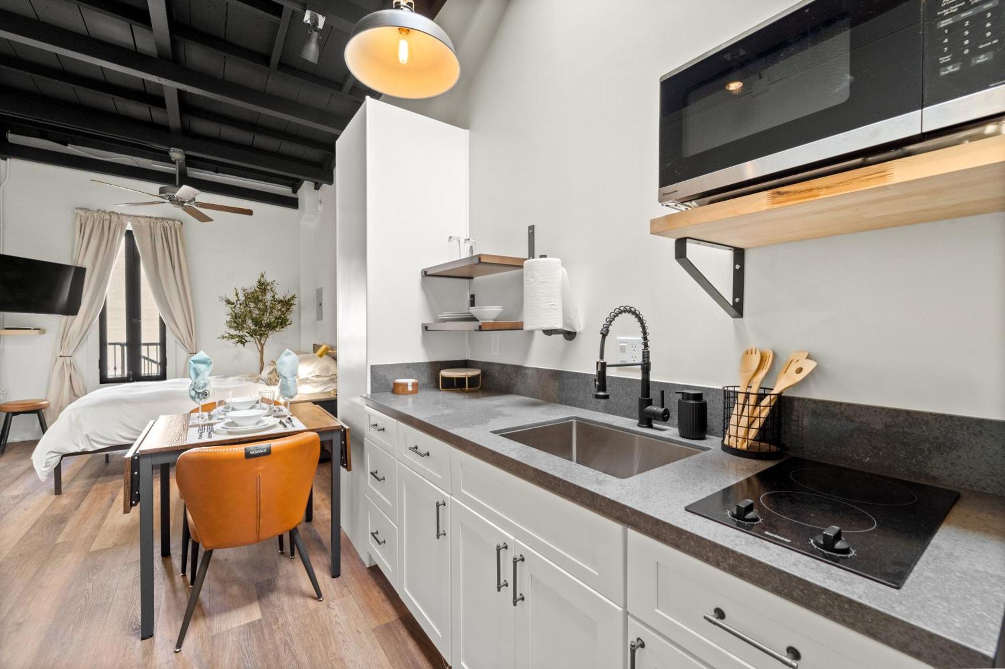 Deluxe Studio,1709229474:JPEG