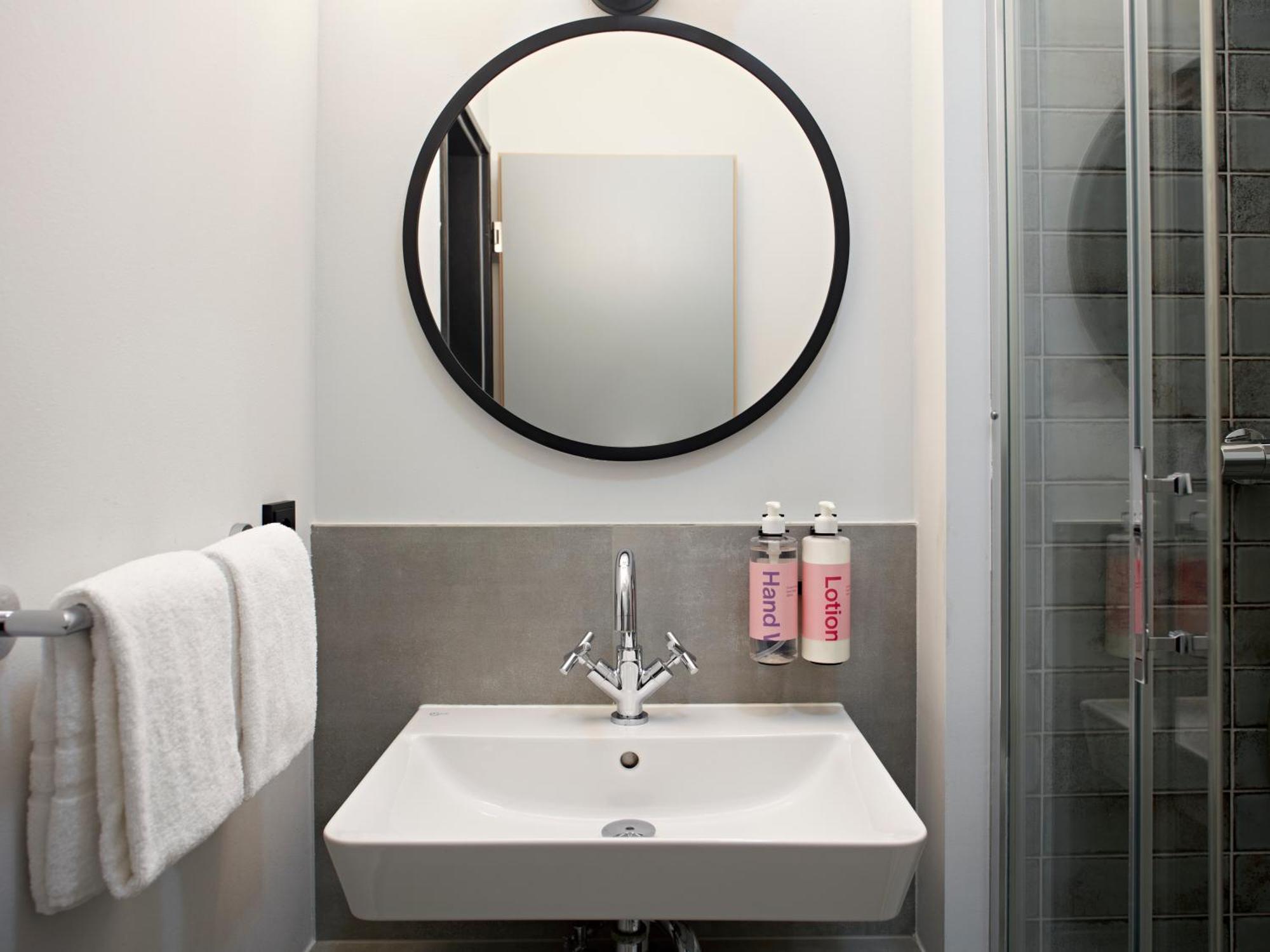 Standard Room,1718501276:JPEG