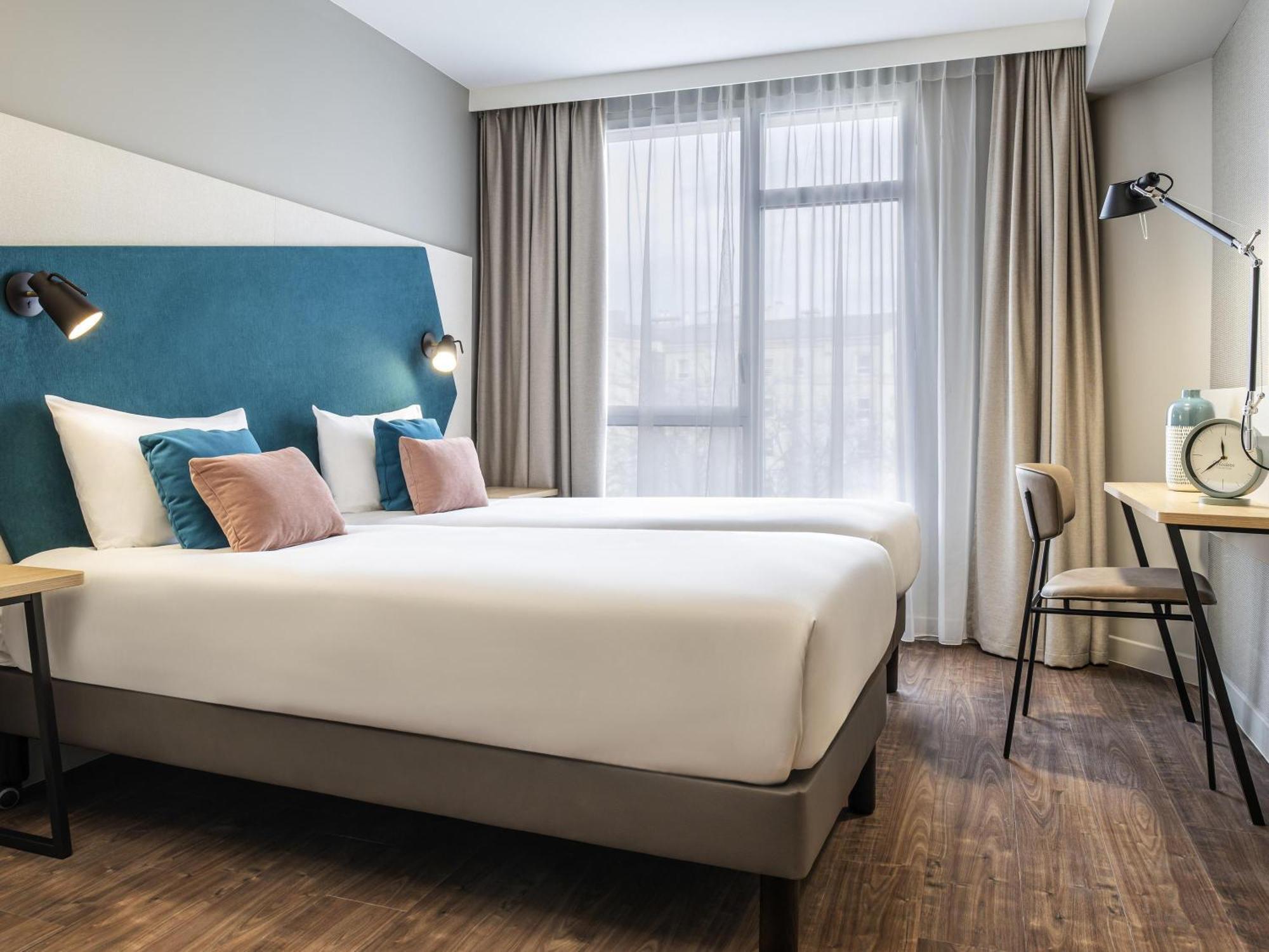 One Bedroom Apartment with Two Single Beds,1718554277:JPEG