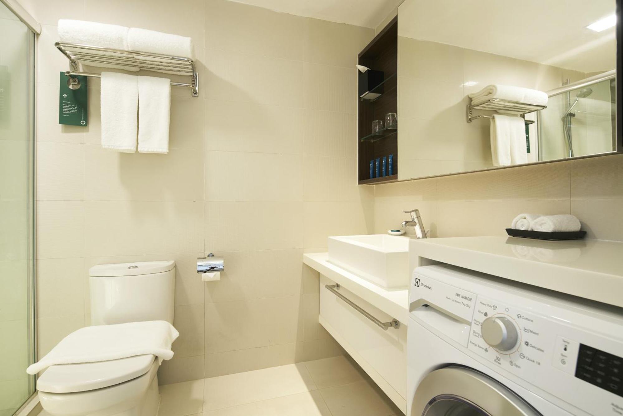 Deluxe One-Bedroom Apartment