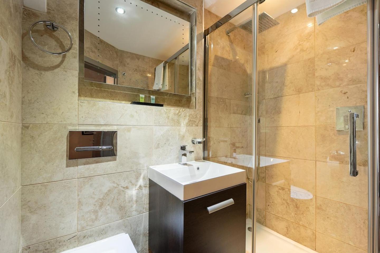 Standard Queen Room,1747000077:JPEG