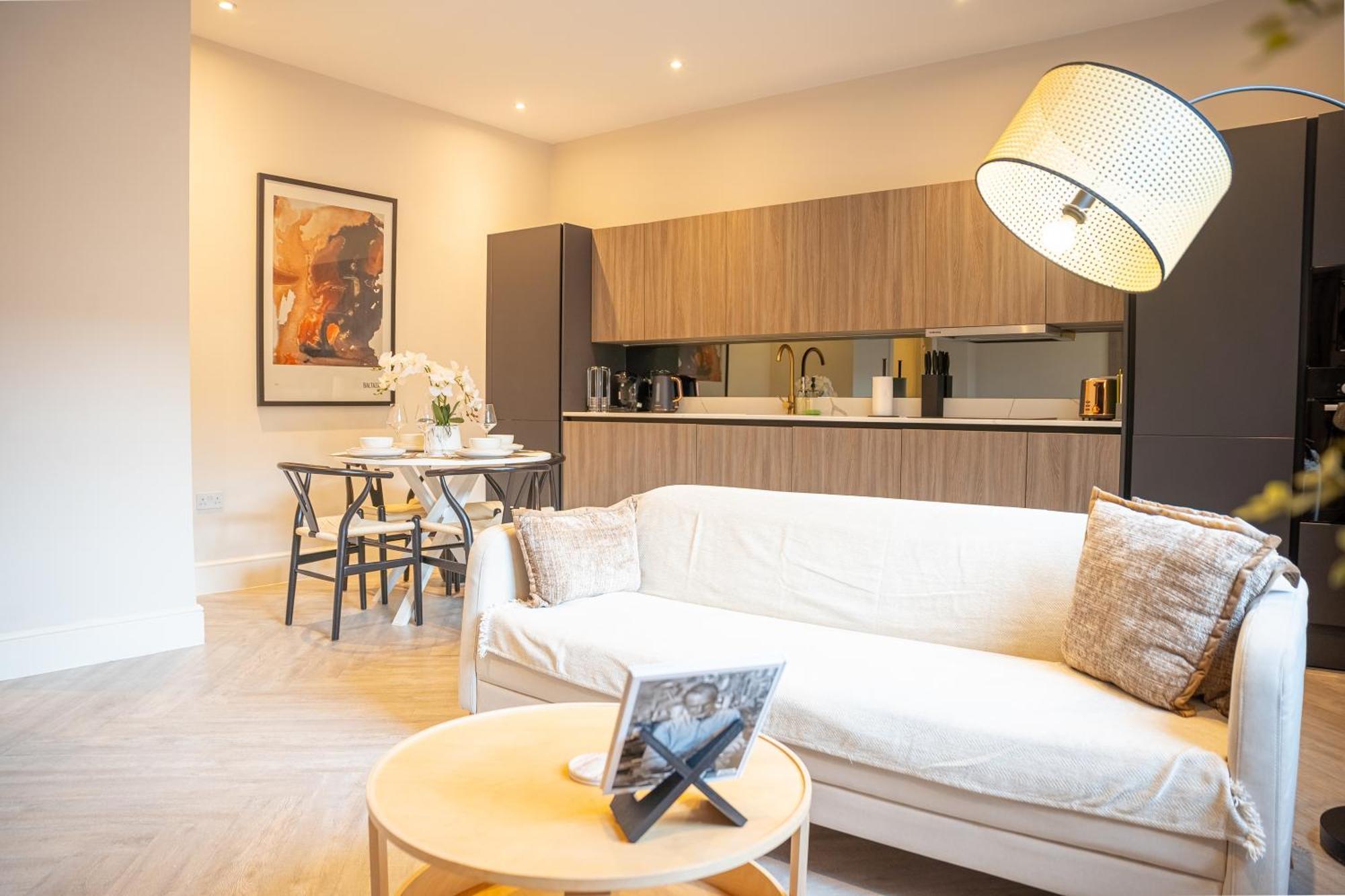 Suite 4 - One Bedroom Luxury Suite