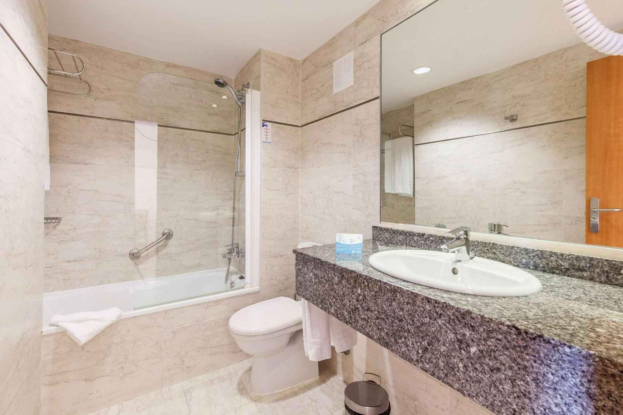 Superior One-Bedroom Apartment