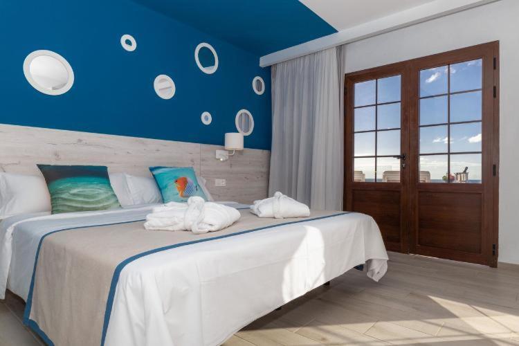 Two-Bedroom Apartment Sea View 22