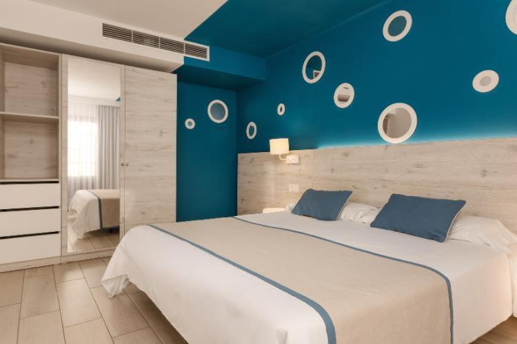 Two-Bedroom Apartment Sea View 22