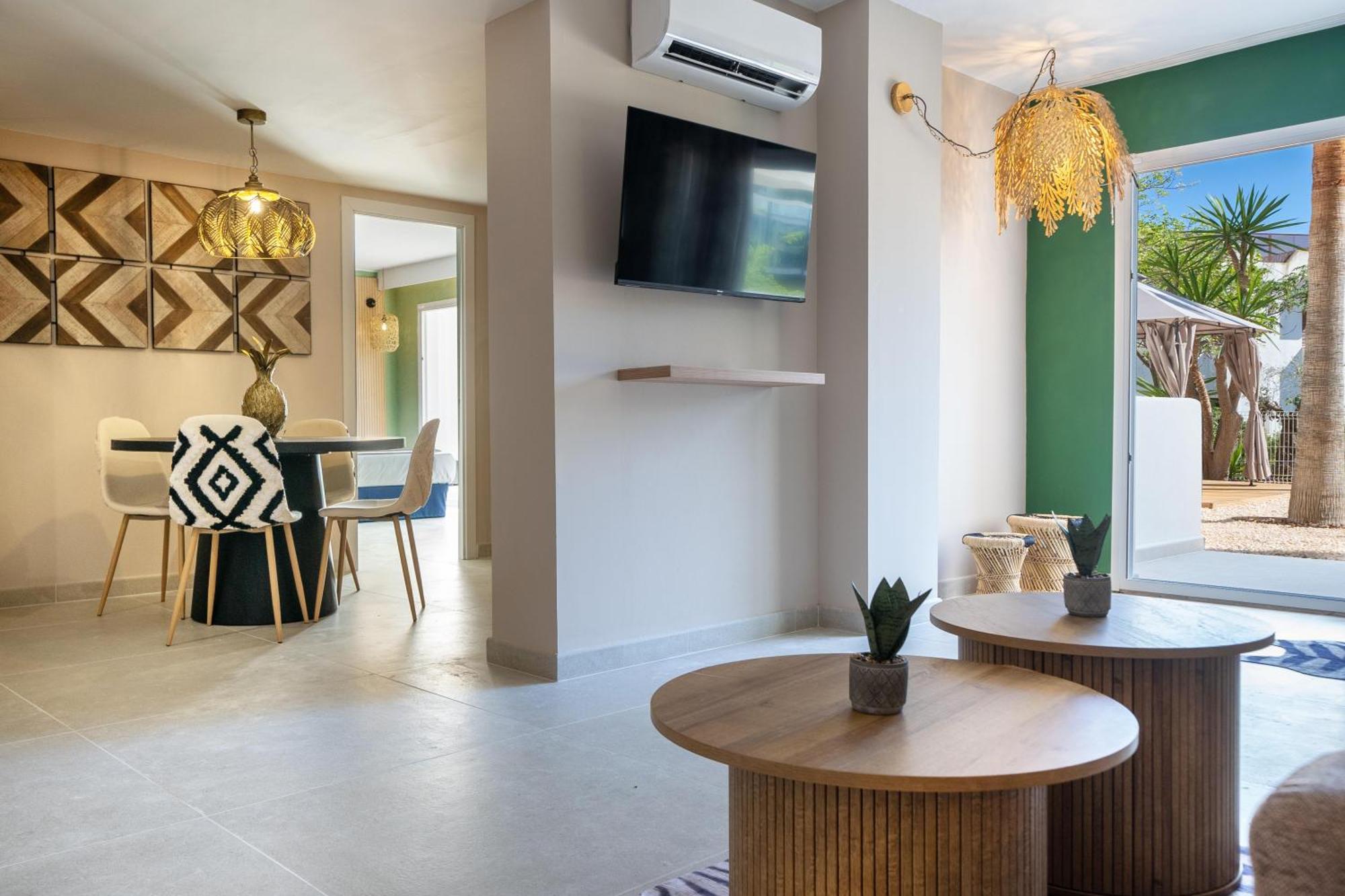 Two Bedroom Apartment Private Pool