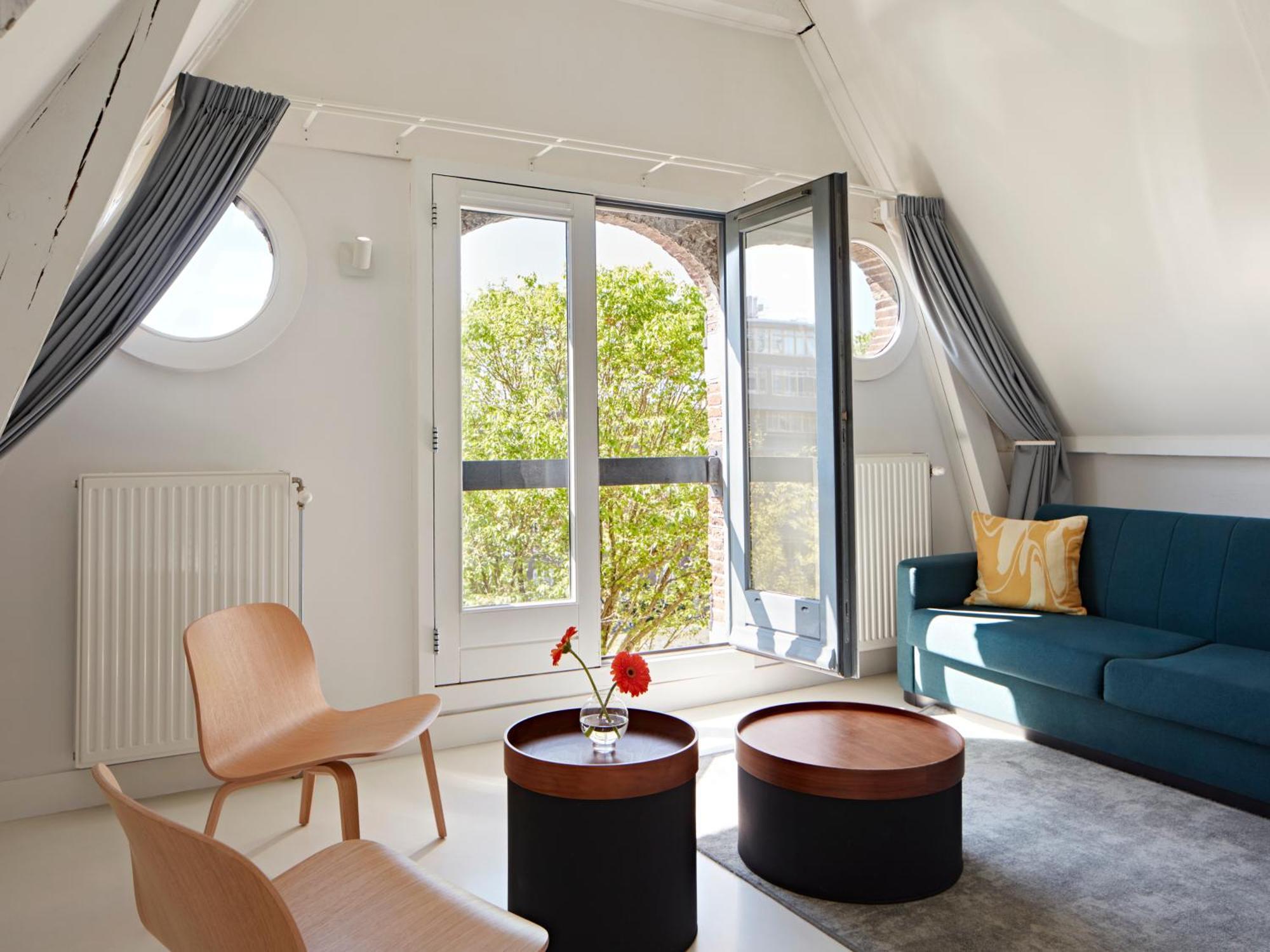 Large 1 Bedroom Apartment Sofa Bed Canal view