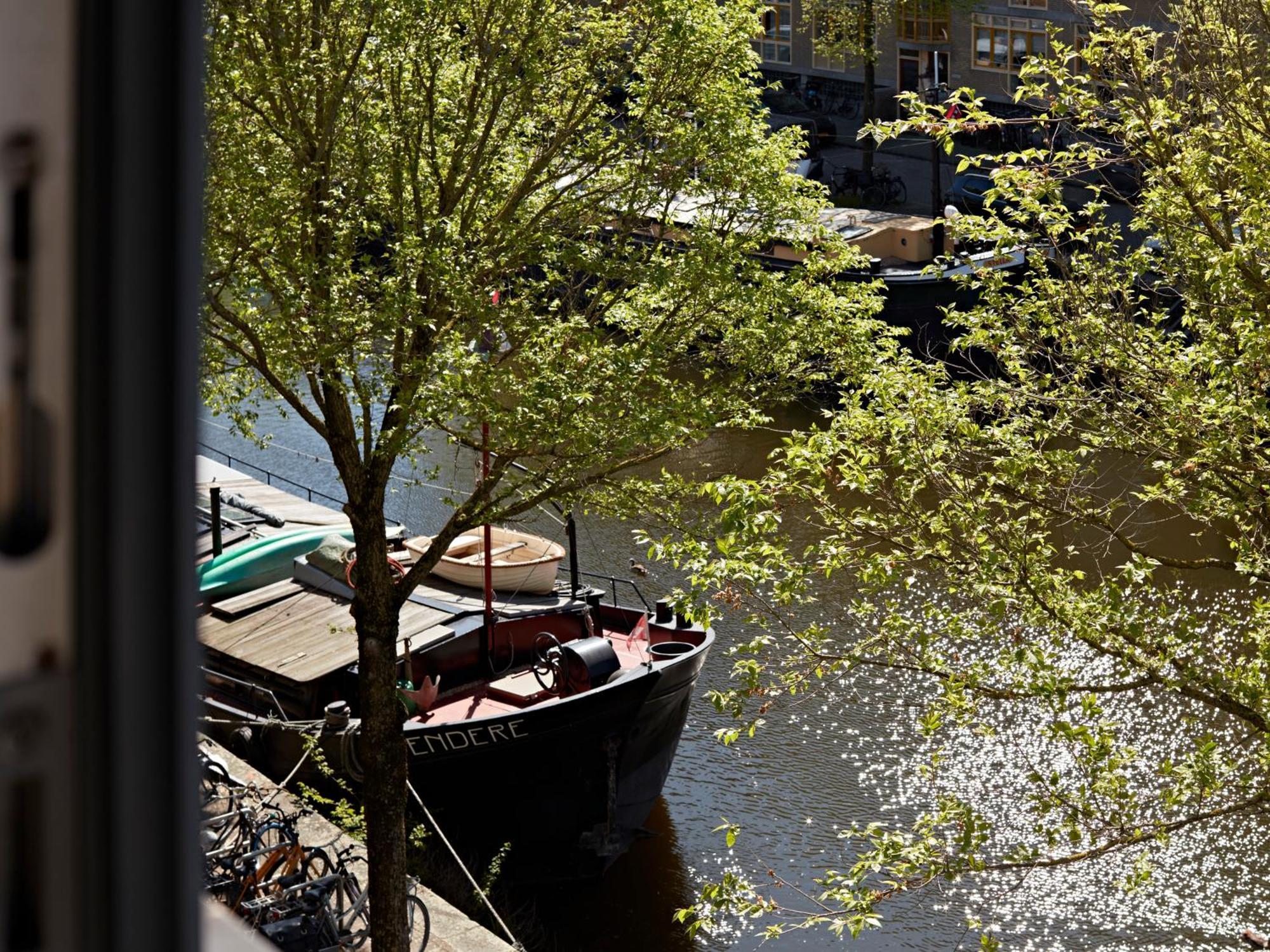 Large 1 Bedroom Apartment Sofa Bed Canal view