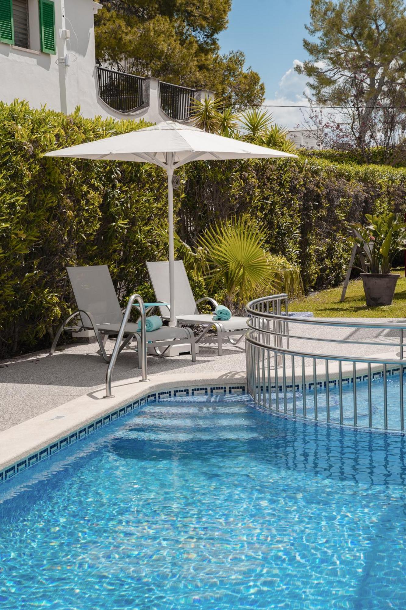 One-Bedroom Apartment Terrace Bonavida Pines