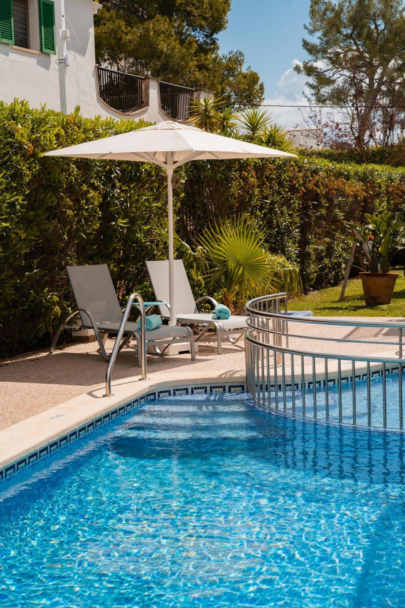 One-Bedroom Apartment Terrace Bonavida Pines