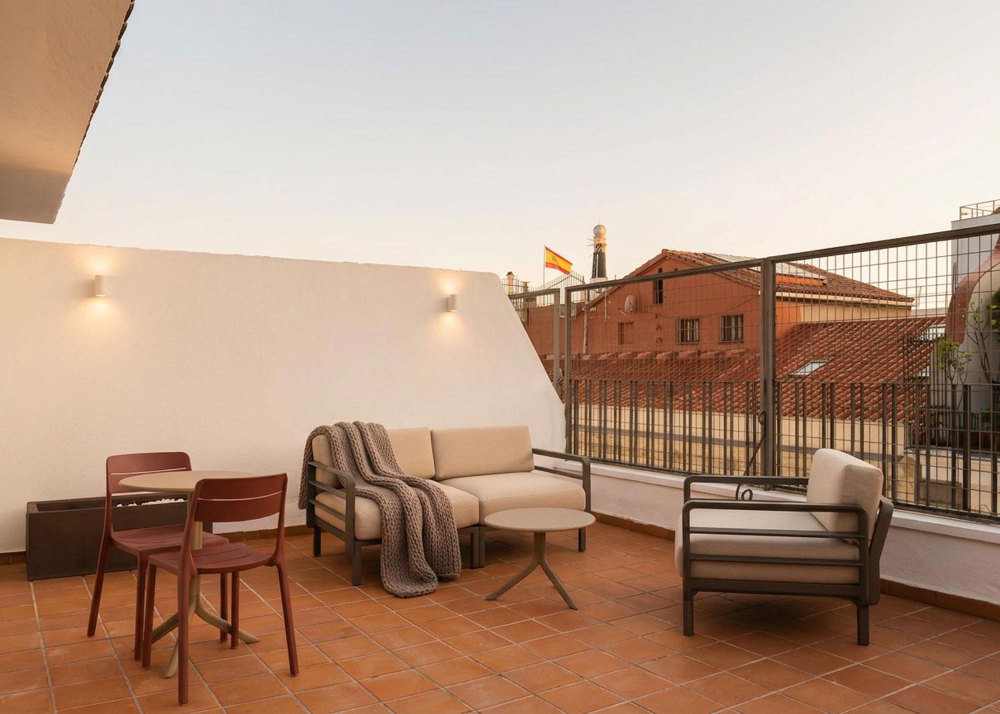 One-Bedroom Apartment Rooftop Terrace