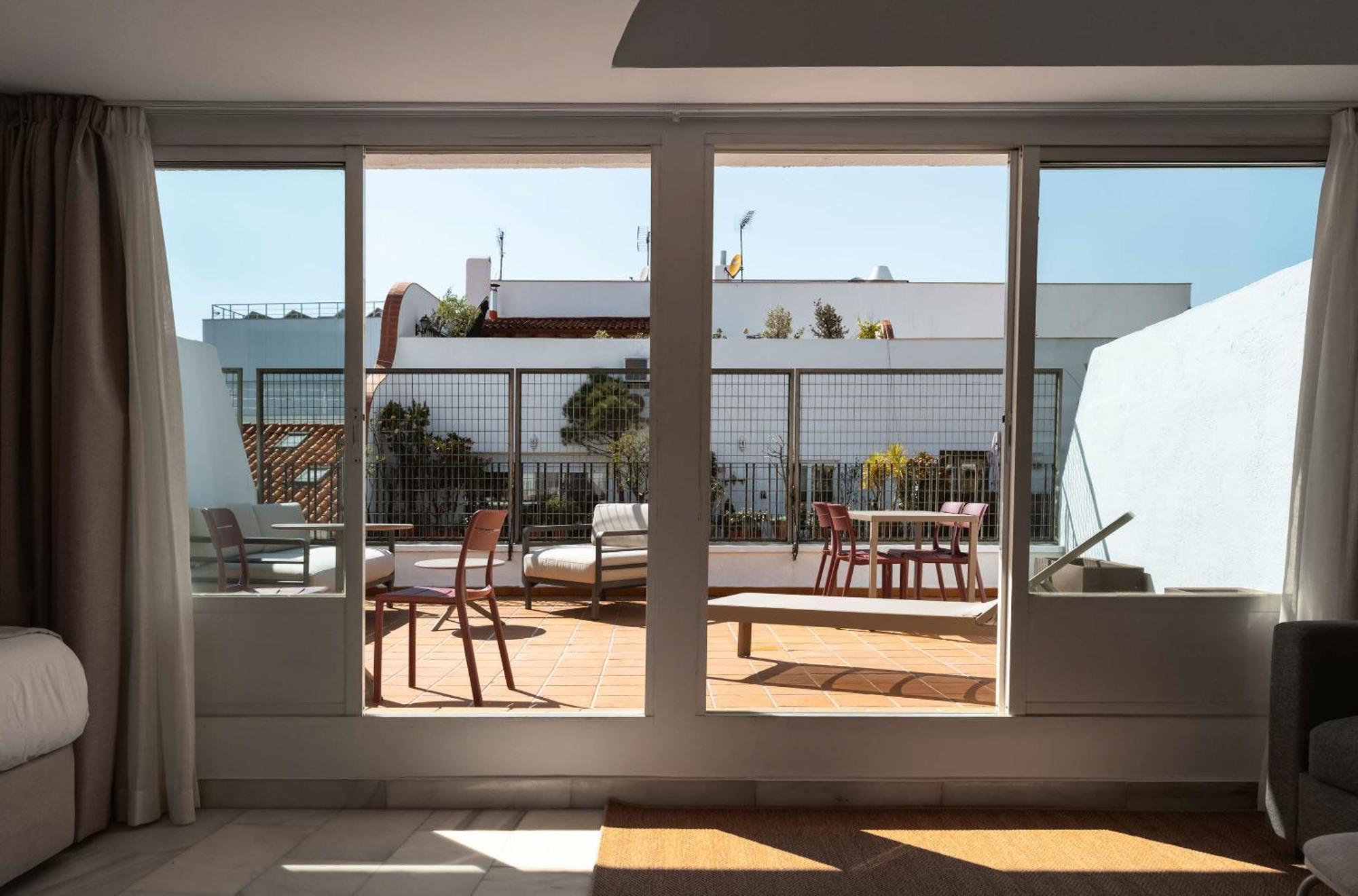 One-Bedroom Apartment Rooftop Terrace