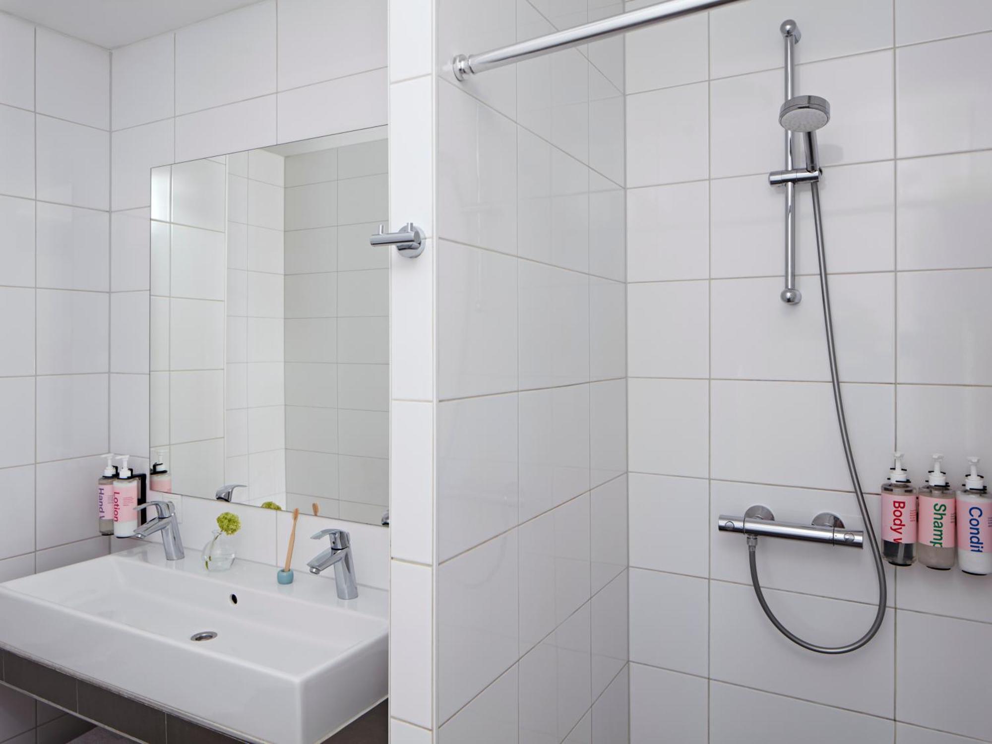 Large 2 Bedroom Apartment Sofa Bed Canal view