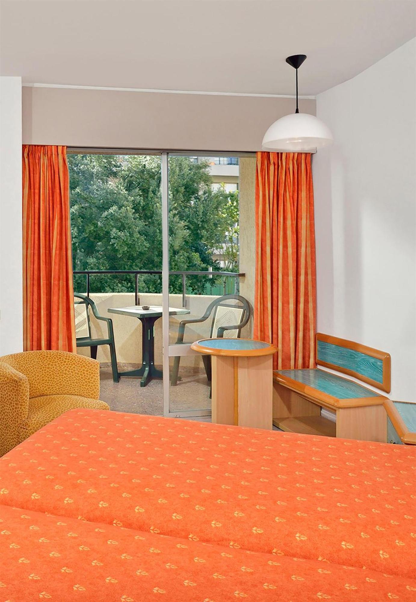 Economy Room