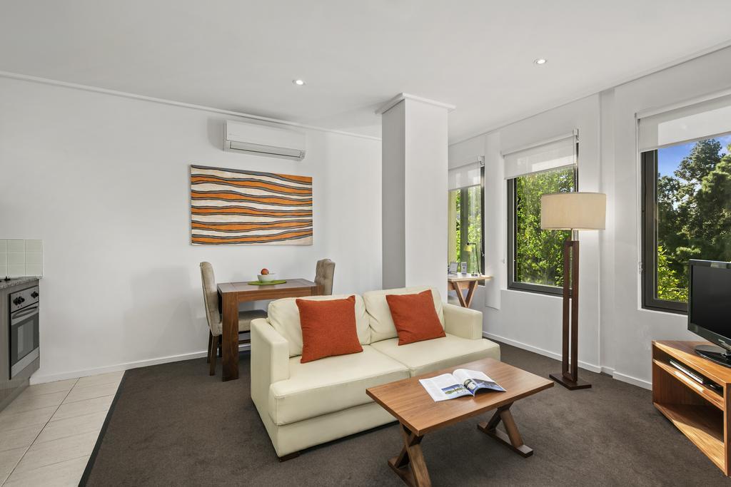 One-Bedroom Apartment,685995720:JPEG