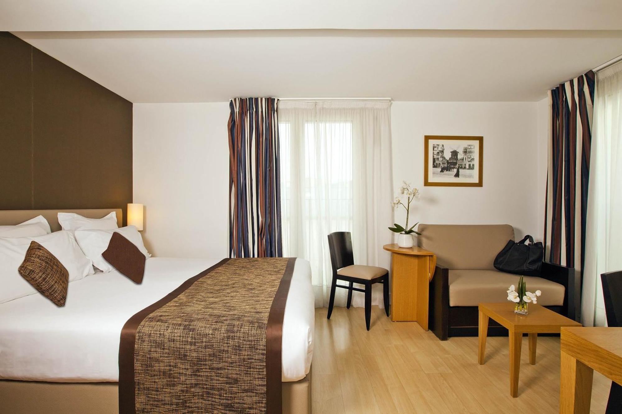 Large Studio,568657368:JPEG