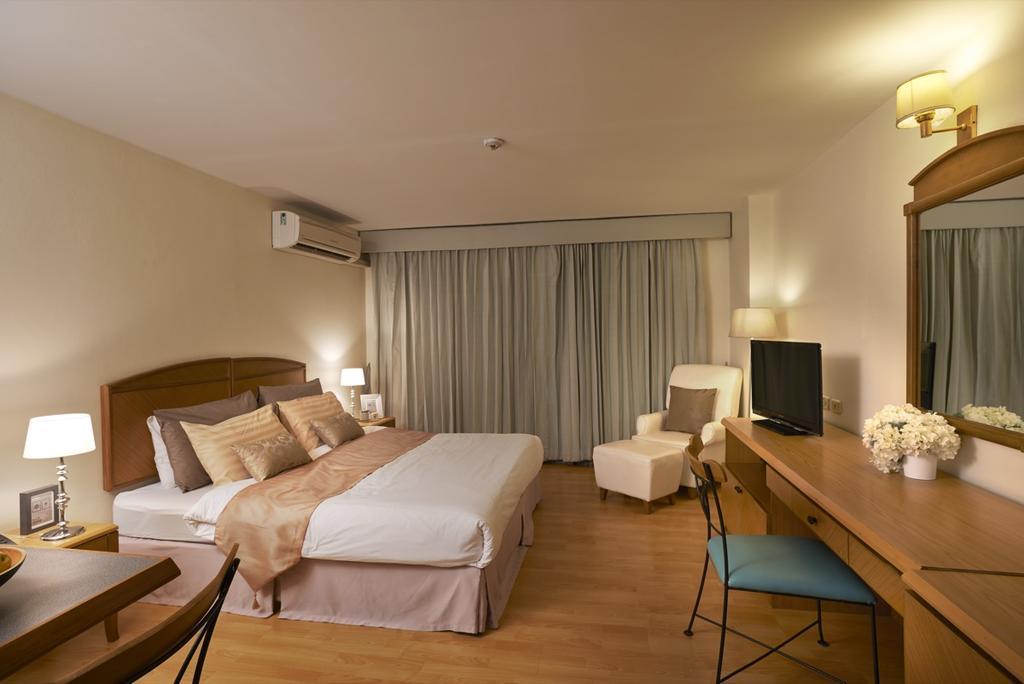 Double Bed - Non-Smoking,317615873:JPEG