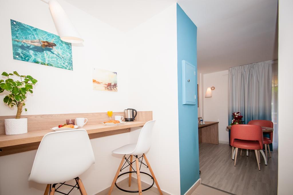 Standard Apartment with Balcony (4 Adults),403594359:JPEG