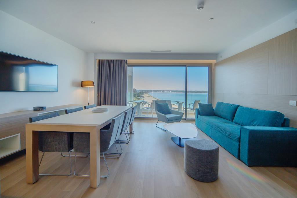 Deluxe Penthouse Apartment Sea View