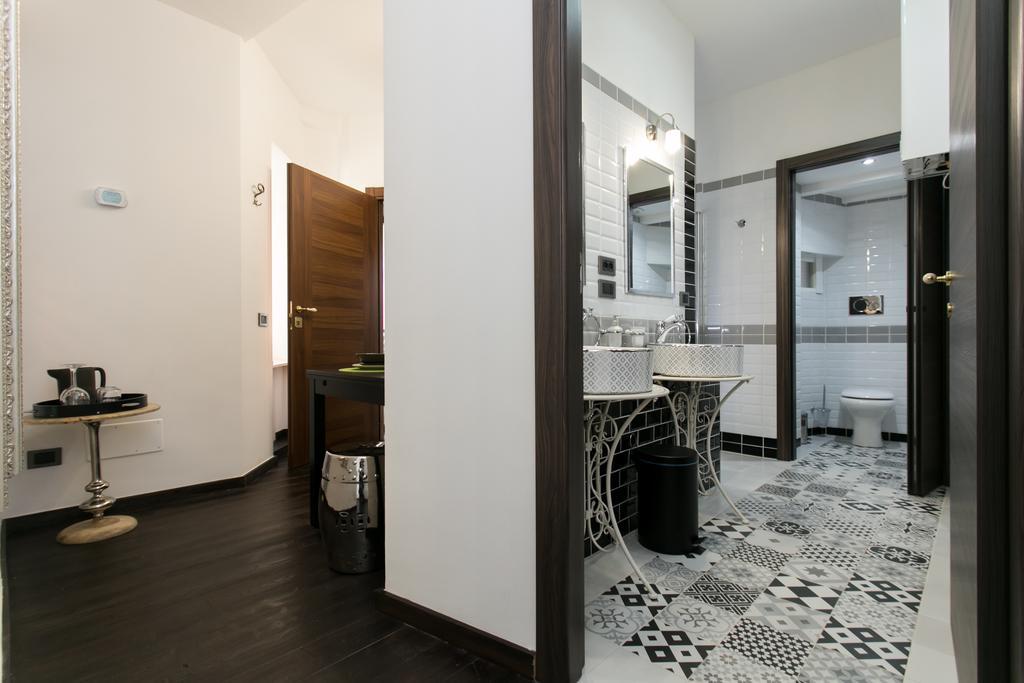 Apartment Black & White