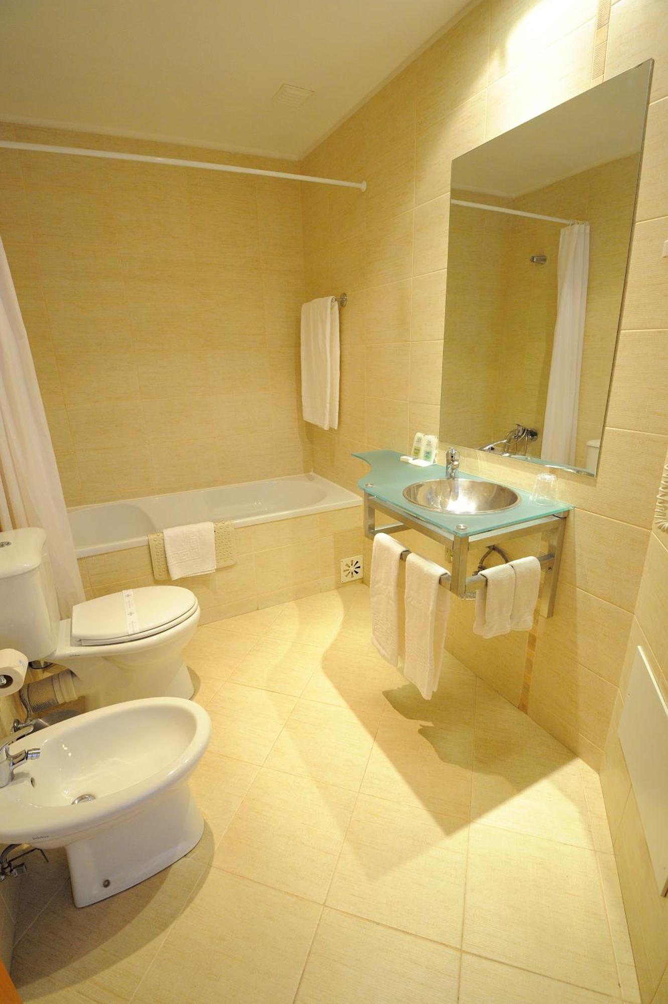 One-Bedroom Apartment with Balcony (2 Adults)