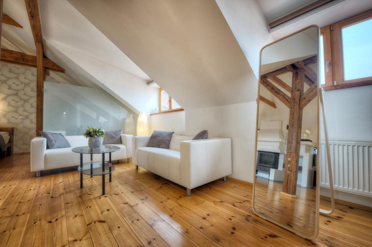 Attic Apartment Old Town View