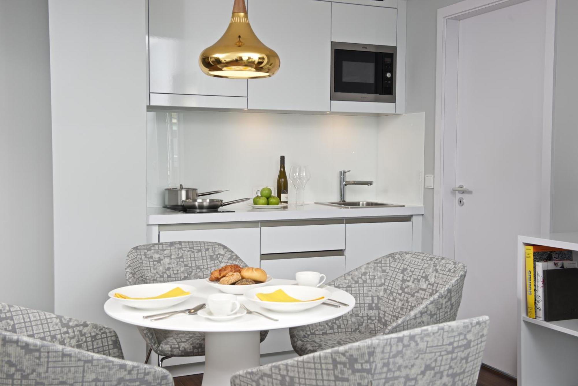 Deluxe One-Bedroom Apartment