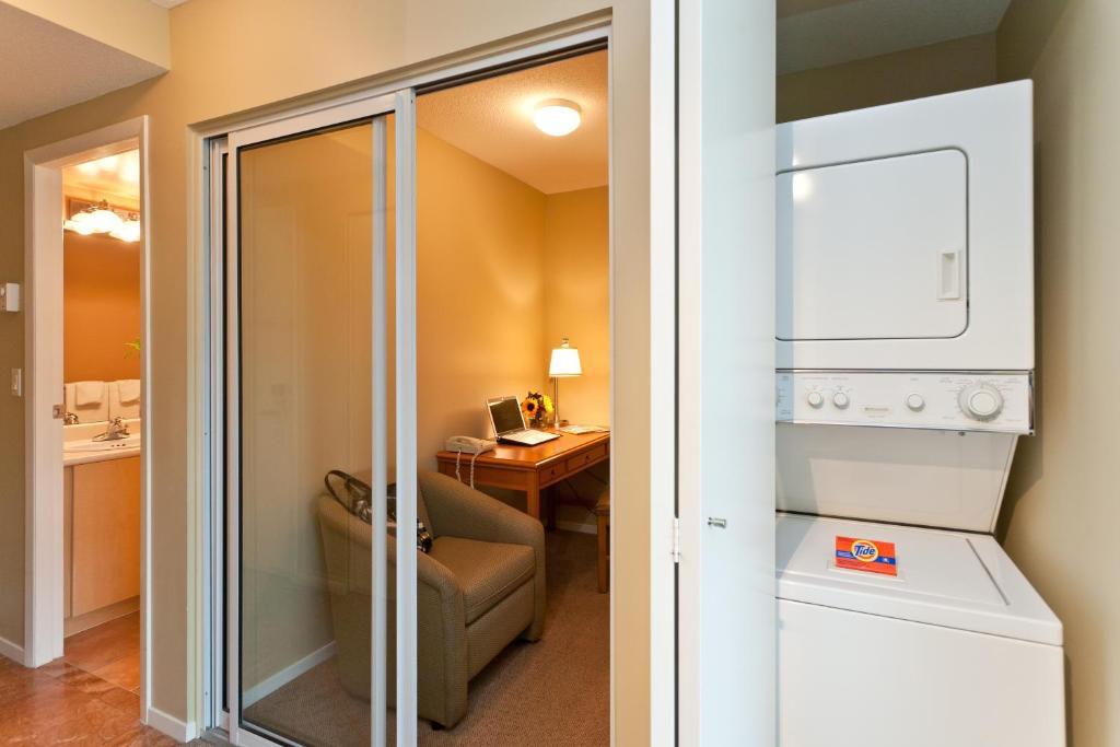 One-Bedroom Apartment with Ocean View