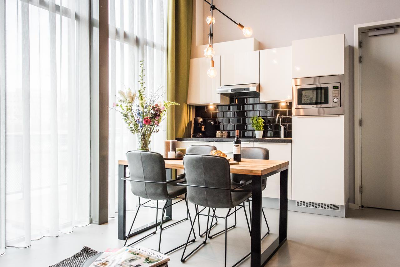 Large 1 Bedroom Apartment Canal view Duplex