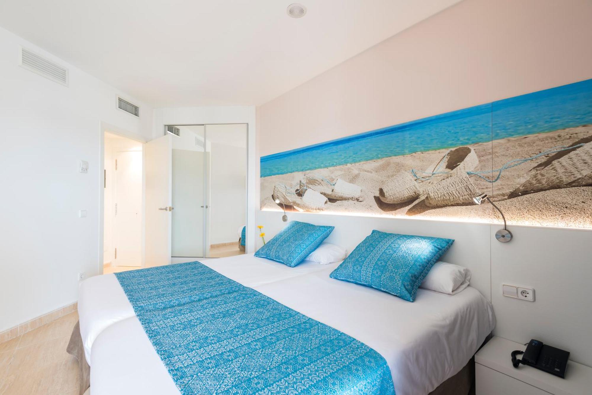 One-Bedroom Apartment with Garden View and Swim Up