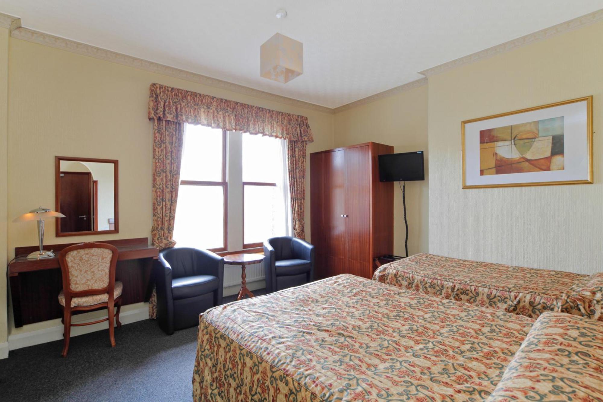 Triple Room with Private Bathroom