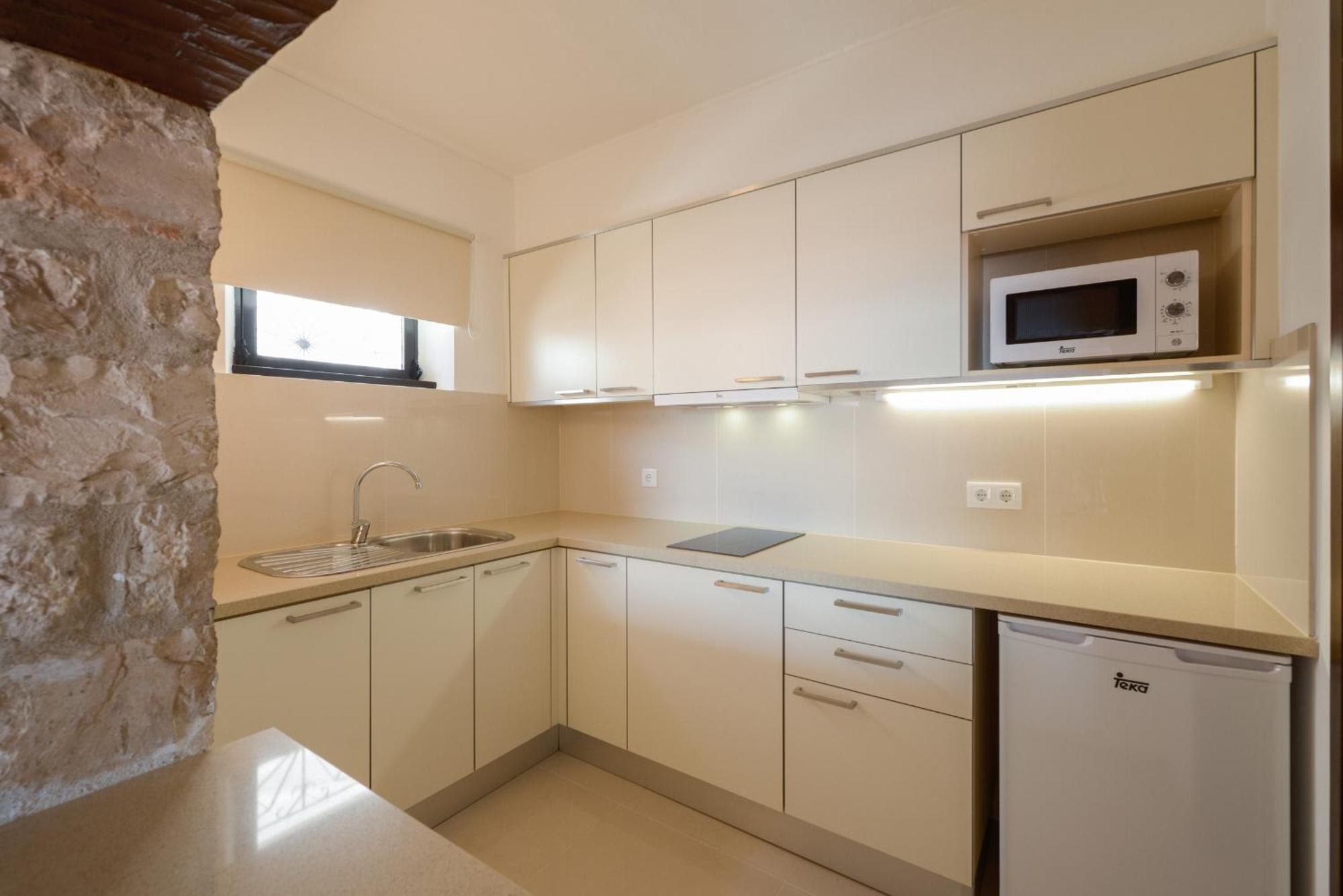 Deluxe One-Bedroom Apartment with Sea View