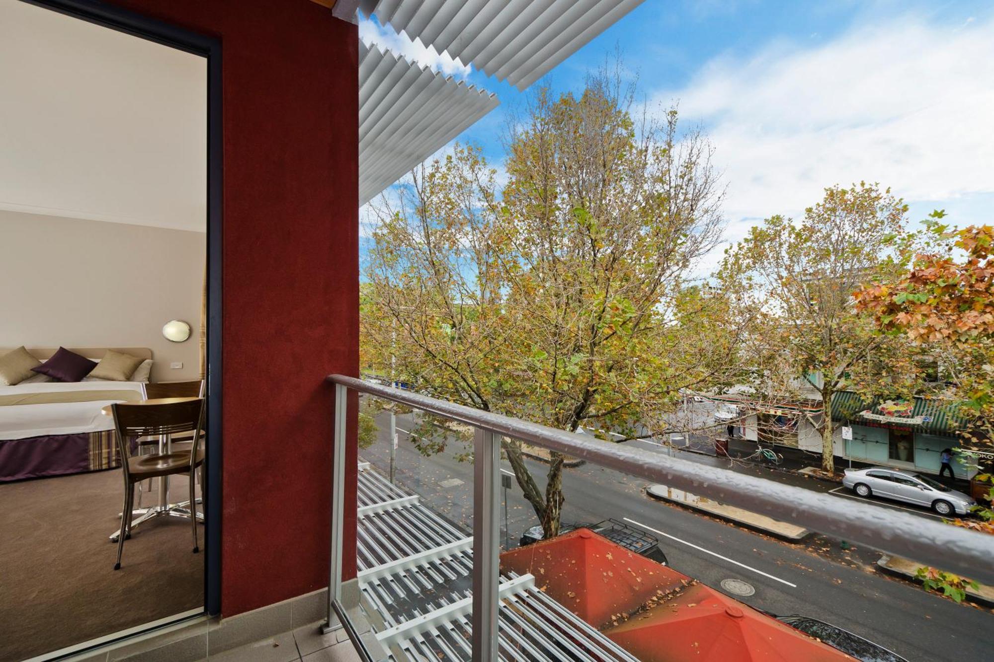 Lygon Front Suite