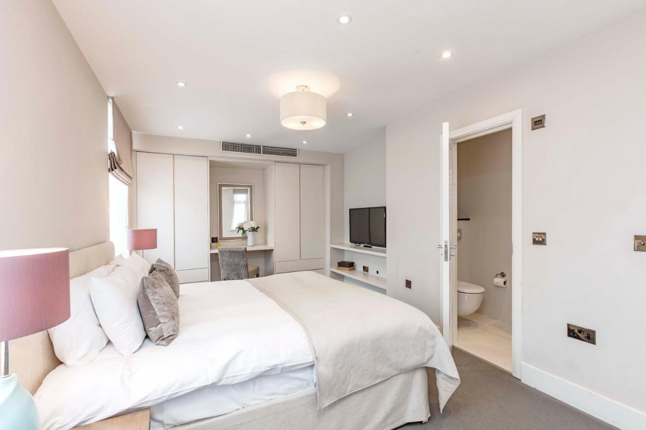 Deluxe Three-Bedroom Apartment