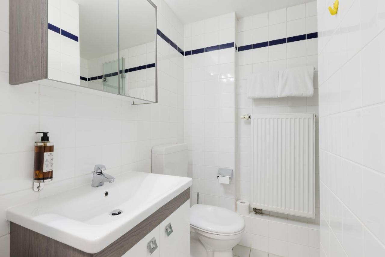 Doppelzimmer mit Balkon und Küche