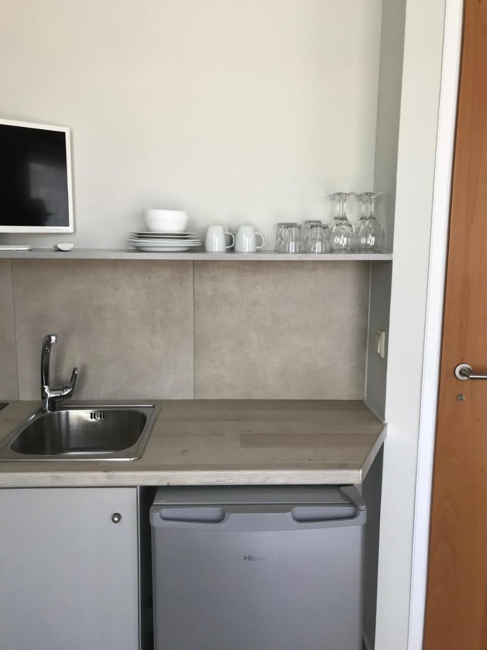 Penthouse Studio with View and Roof Top Garden Access,775512274:JPEG