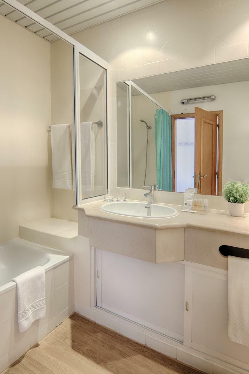 Studio with Pool View,1274483722:JPEG