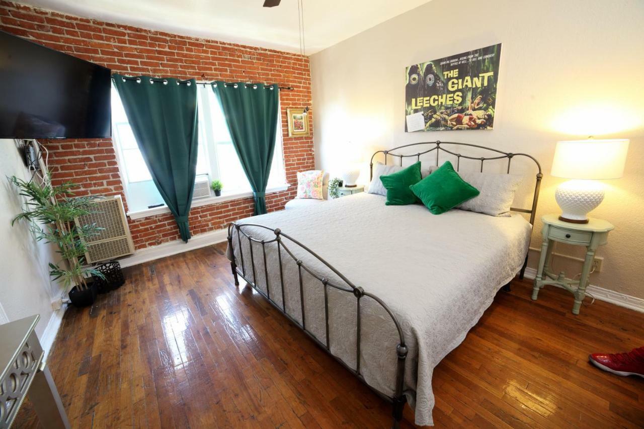 Comfort room with King bed