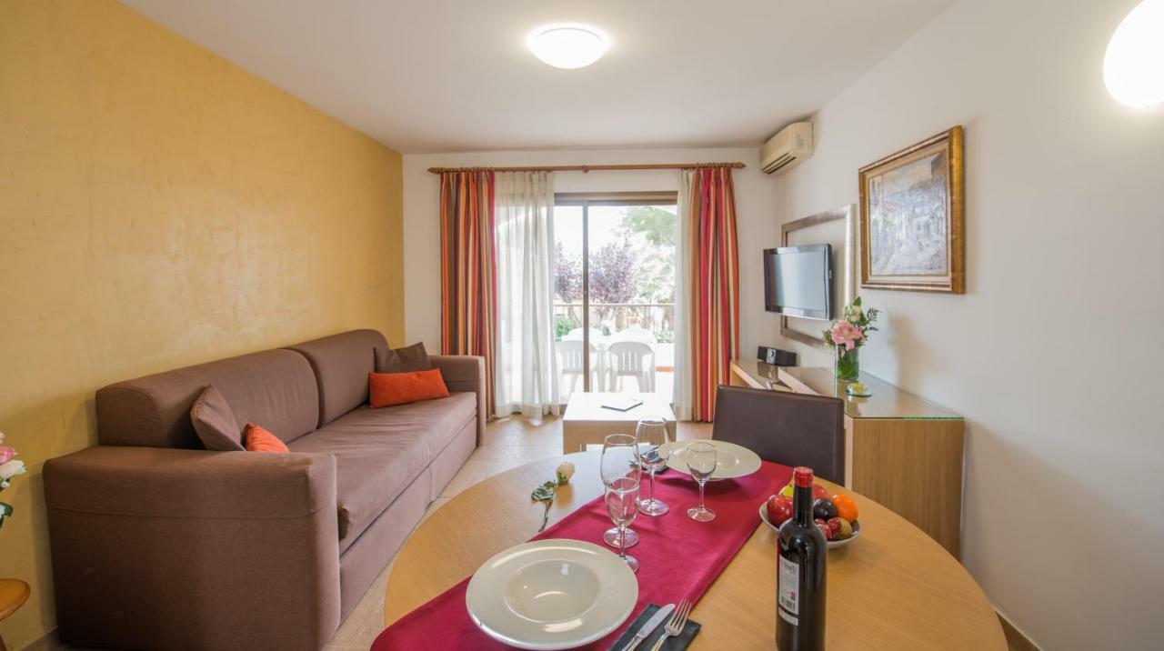 Two-Bedroom Apartment (2 Adults + 3 Children),815473268:JPEG